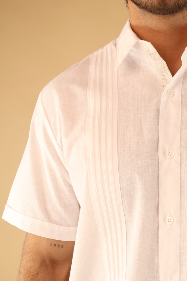 Camisa Blanca Manga Corta Guayabera Para Hombre Con Alforzas Frontales
